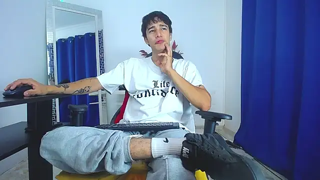 Zacktk7 online show from 02/01/25, 02:02