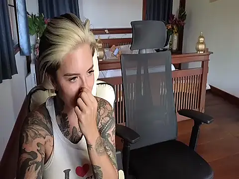 Snapshot of Alexandersonxo chatting on 03/18/26, 06:16 Alexandersonxo online show from 03/18/26, 06:16