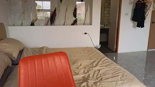 Snapshot of Alexandersonxo chatting on 04/05/26, 02:31 Alexandersonxo online show from 04/05/26, 02:31