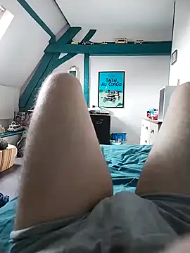 Snapshot of JulesG18 chatting on 03/06/26, 10:34 JulesG18 online show from 03/06/26, 10:34