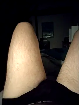 Snapshot of JulesG18 chatting on 04/19/26, 10:01 JulesG18 online show from 04/19/26, 10:01