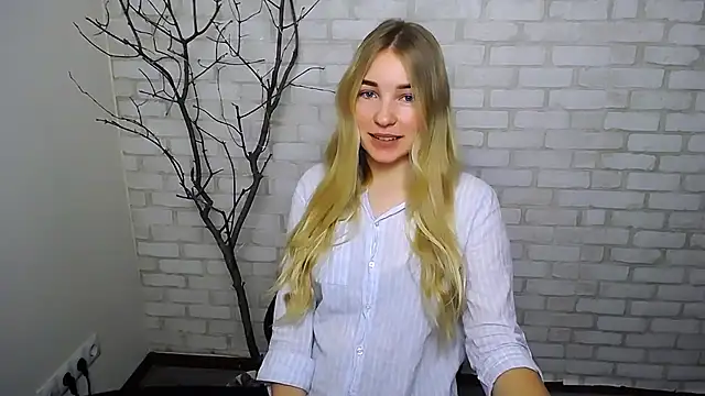 Queen ofLove online show from 01/04/25, 09:21