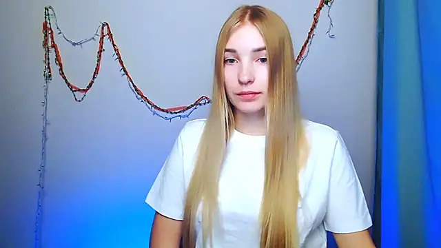 Snapshot of Queen_ofLove chatting on 12/19/25, 03:08 Queen ofLove online show from 12/19/25, 03:08