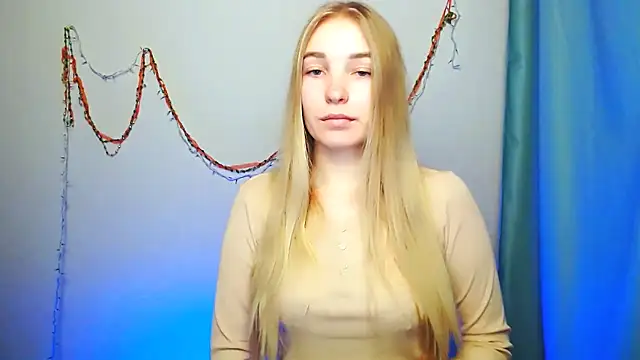 Snapshot of Queen_ofLove chatting on 12/21/25, 02:46 Queen ofLove online show from 12/21/25, 02:46