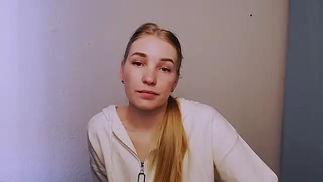 Snapshot of Queen_ofLove chatting on 03/04/26, 11:38 Queen ofLove online show from 03/04/26, 11:38