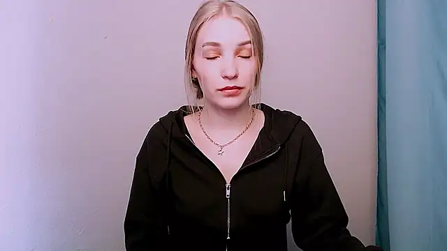 Snapshot of Queen_ofLove chatting on 03/05/26, 01:29 Queen ofLove online show from 03/05/26, 01:29