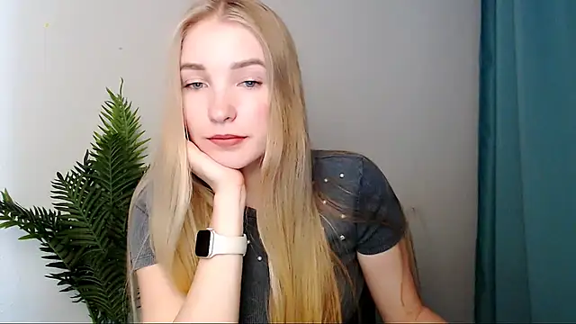 Snapshot of Queen_ofLove chatting on 03/20/26, 02:44 Queen ofLove online show from 03/20/26, 02:44