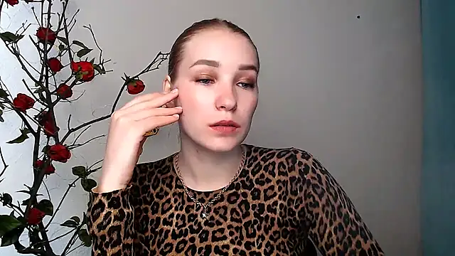 Snapshot of Queen_ofLove chatting on 03/26/26, 01:38 Queen ofLove online show from 03/26/26, 01:38