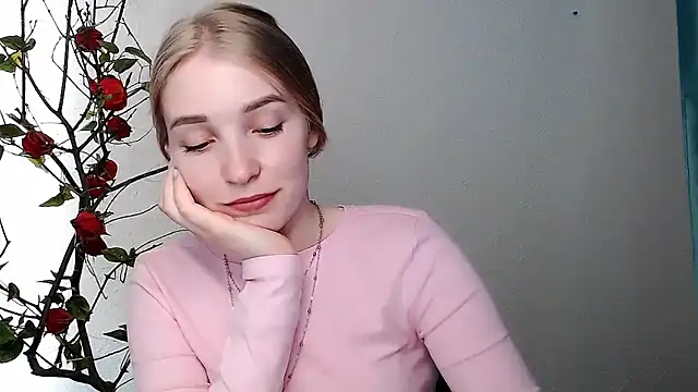 Snapshot of Queen_ofLove chatting on 03/27/26, 02:06 Queen ofLove online show from 03/27/26, 02:06