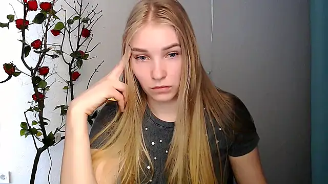 Snapshot of Queen_ofLove chatting on 04/01/26, 11:22 Queen ofLove online show from 04/01/26, 11:22