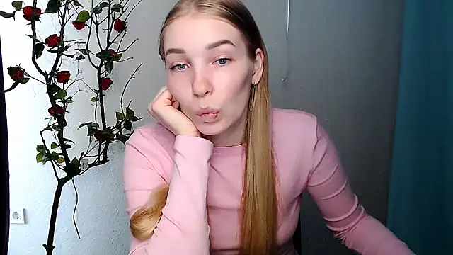 Snapshot of Queen_ofLove chatting on 04/02/26, 07:39 Queen ofLove online show from 04/02/26, 07:39