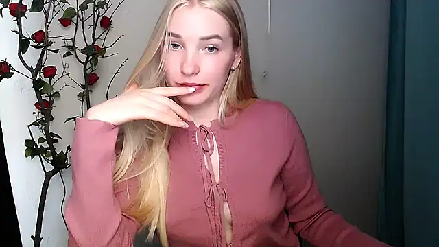 Snapshot of Queen_ofLove chatting on 04/06/26, 12:39 Queen ofLove online show from 04/06/26, 12:39