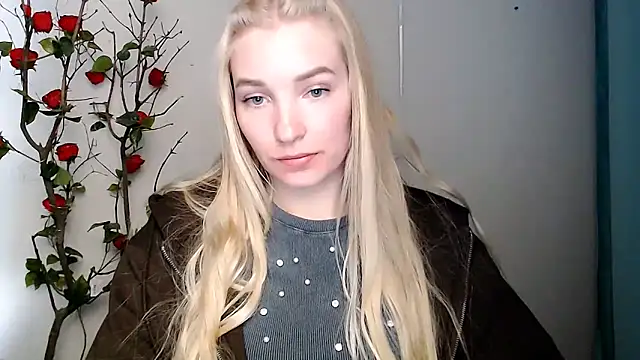 Snapshot of Queen_ofLove chatting on 04/08/26, 02:06 Queen ofLove online show from 04/08/26, 02:06