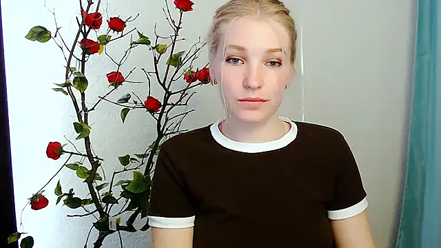 Snapshot of Queen_ofLove chatting on 04/29/26, 01:15 Queen ofLove online show from 04/29/26, 01:15