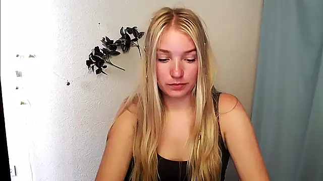 Snapshot of Queen_ofLove chatting on 06/07/26, 11:47 Queen ofLove online show from 06/07/26, 11:47