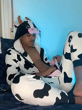 Snapshot of Ryan-hot chatting on 01/26/25, 03:17 Ryan-hot online show from 01/26/25, 03:17