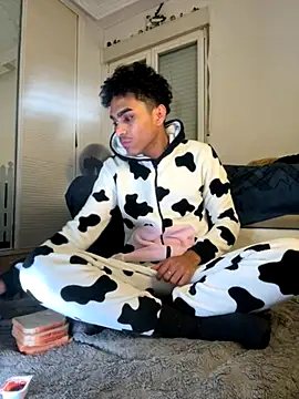 Snapshot of Ryan-hot chatting on 11/22/25, 03:16 Ryan-hot online show from 11/22/25, 03:16