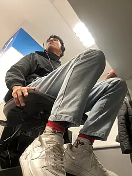 Snapshot of Ryan-hot chatting on 11/26/25, 04:08 Ryan-hot online show from 11/26/25, 04:08