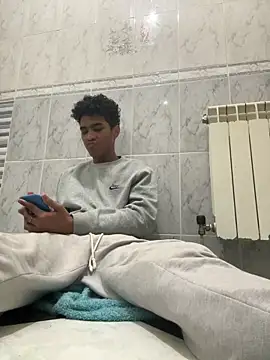 Snapshot of Ryan-hot chatting on 12/13/25, 10:15 Ryan-hot online show from 12/13/25, 10:15