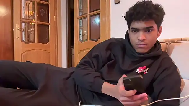 Snapshot of Ryan-hot chatting on 12/20/25, 08:05 Ryan-hot online show from 12/20/25, 08:05