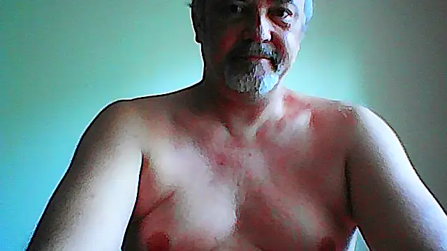 Snapshot of GayPourToi chatting on 10/21/25, 09:10 GayPourToi online show from 10/21/25, 09:10