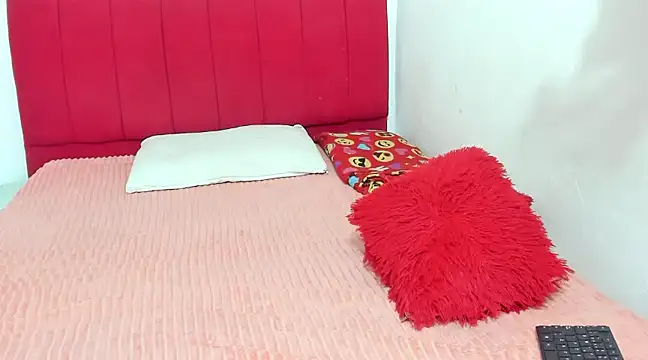 Snapshot of Lunaynick chatting on 12/14/24, 09:24 Lunaynick online show from 12/14/24, 09:24