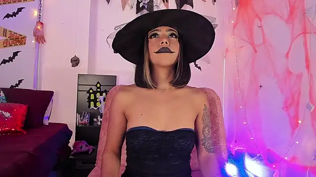 AndreaVelasco online show from 10/27/25, 06:23