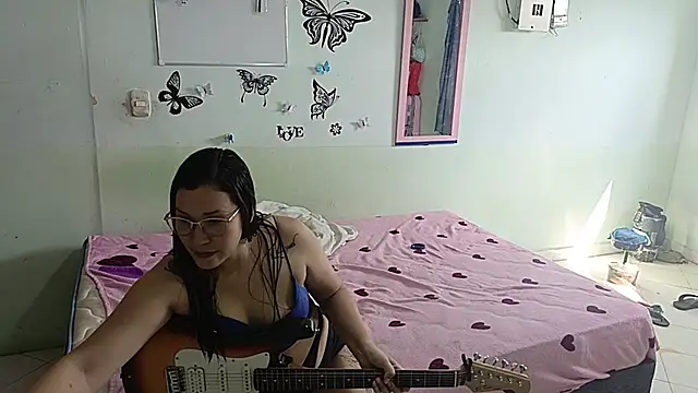 Snapshot of luxandracon23 chatting on 02/11/25, 07:27 luxandracon23 online show from 02/11/25, 07:27