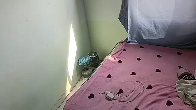 Snapshot of luxandracon23 chatting on 02/14/25, 08:05 luxandracon23 online show from 02/14/25, 08:05