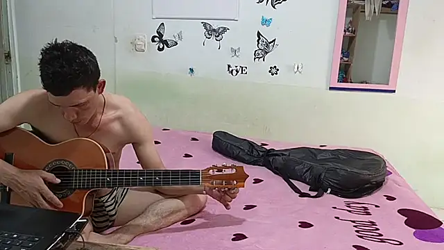 Snapshot of luxandracon23 chatting on 02/19/25, 10:53 luxandracon23 online show from 02/19/25, 10:53