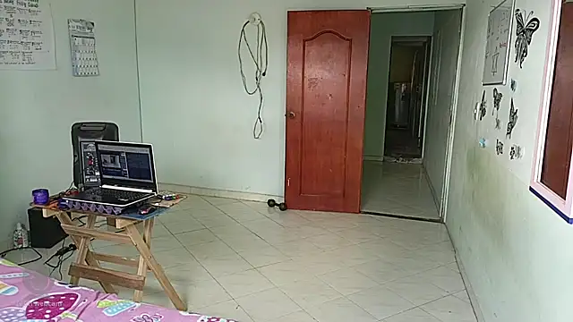 Snapshot of luxandracon23 chatting on 02/24/25, 07:52 luxandracon23 online show from 02/24/25, 07:52