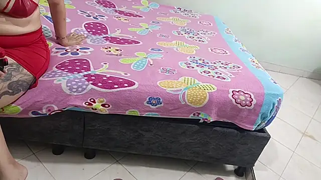 Snapshot of luxandracon23 chatting on 03/04/25, 10:16 luxandracon23 online show from 03/04/25, 10:16