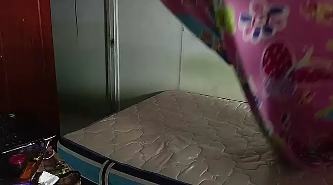 Snapshot of luxandracon23 chatting on 03/12/25, 08:41 luxandracon23 online show from 03/12/25, 08:41