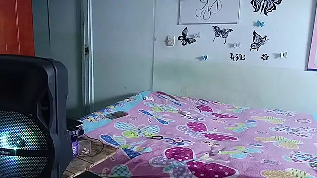 Snapshot of luxandracon23 chatting on 03/14/25, 01:13 luxandracon23 online show from 03/14/25, 01:13