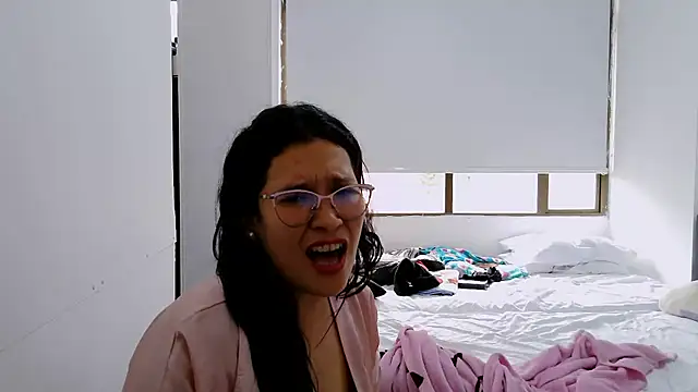 Snapshot of luxandracon23 chatting on 09/15/25, 07:58 luxandracon23 online show from 09/15/25, 07:58