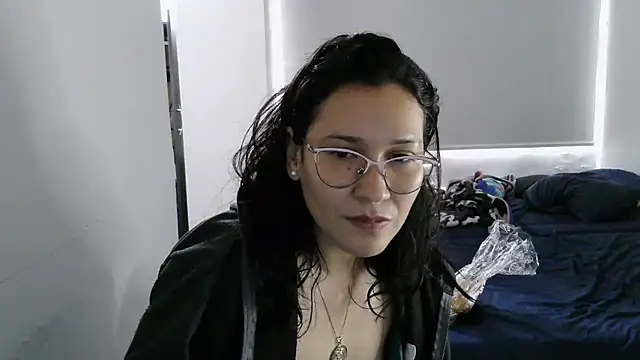 Snapshot of luxandracon23 chatting on 10/09/25, 03:54 luxandracon23 online show from 10/09/25, 03:54