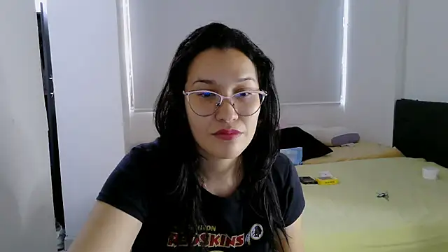 Snapshot of luxandracon23 chatting on 10/10/25, 05:34 luxandracon23 online show from 10/10/25, 05:34