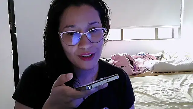 Snapshot of luxandracon23 chatting on 10/11/25, 04:05 luxandracon23 online show from 10/11/25, 04:05