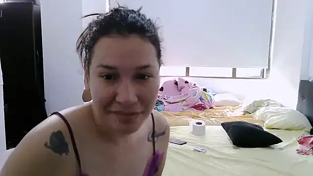 Snapshot of luxandracon23 chatting on 10/17/25, 02:41 luxandracon23 online show from 10/17/25, 02:41