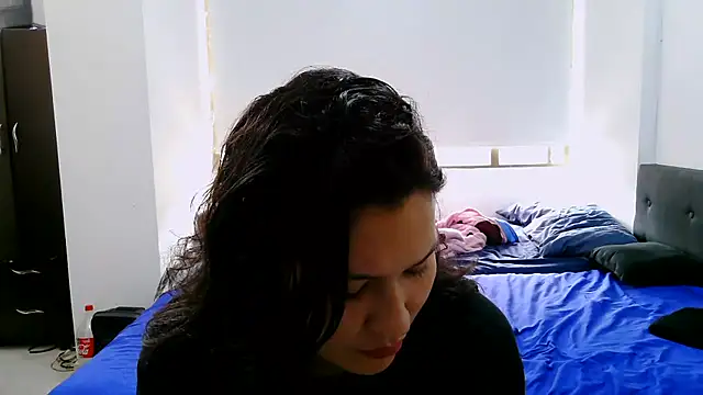 Snapshot of luxandracon23 chatting on 10/18/25, 03:02 luxandracon23 online show from 10/18/25, 03:02