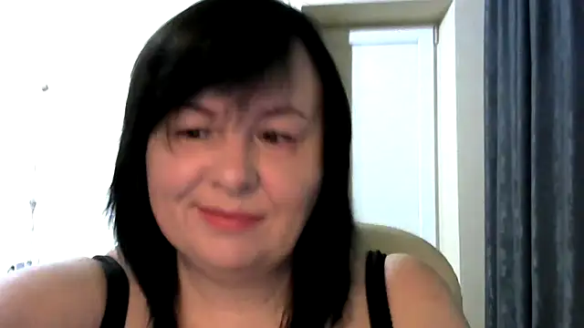 EmiliaLooo online show from 10/27/25, 04:05