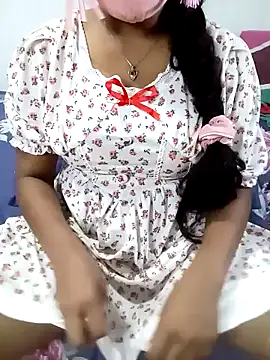 Snapshot of Thinaya chatting on 01/13/25, 05:44 Thinaya online show from 01/13/25, 05:44