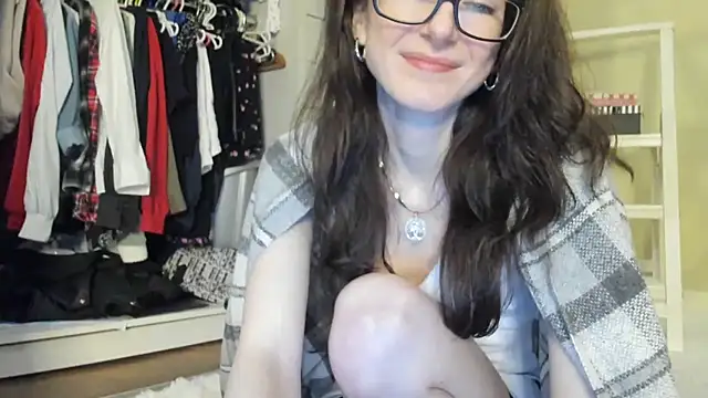 Snapshot of Baby_Jewel chatting on 12/10/24, 12:38 Baby Jewel online show from 12/10/24, 12:38