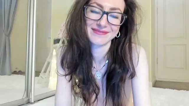 Snapshot of Baby_Jewel chatting on 12/17/24, 02:11 Baby Jewel online show from 12/17/24, 02:11