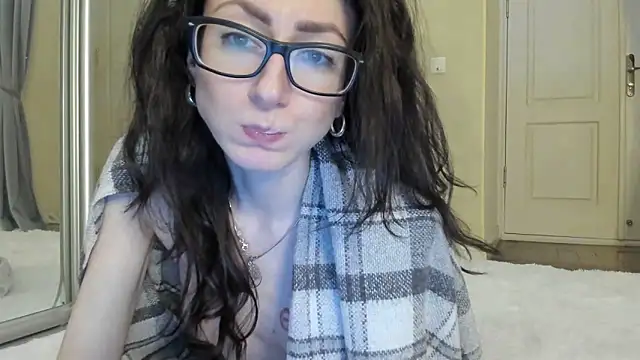 Snapshot of Baby_Jewel chatting on 02/22/25, 02:19 Baby Jewel online show from 02/22/25, 02:19