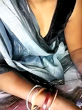 Snapshot of kumarigirl chatting on 11/09/25, 07:06 kumarigirl online show from 11/09/25, 07:06