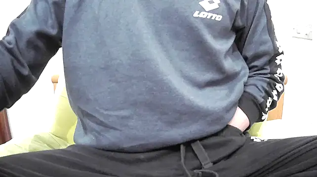 Snapshot of maxdoingthings chatting on 12/23/24, 11:06 maxdoingthings online show from 12/23/24, 11:06