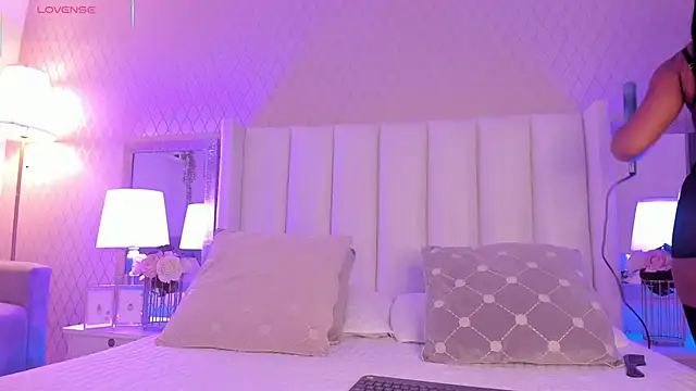 SophiaSmiiths  online show from 11/07/25, 09:04