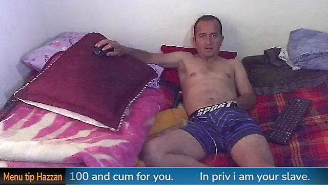 Snapshot of yazforeSolo chatting on 01/12/25, 09:29 yazforeSolo online show from 01/12/25, 09:29