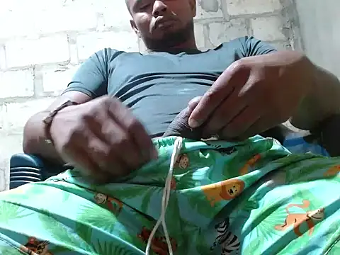 Snapshot of fernandez_latinblackk chatting on 10/22/25, 12:00 fernandez latinblackk online show from 10/22/25, 12:00